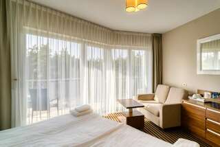 Курортные отели White Resort Крыница-Морска Двухместный номер Делюкс с 1 кроватью или 2 отдельными кроватями, балконом и видом на лес-4