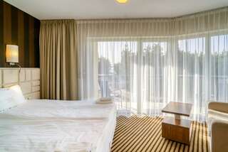 Курортные отели White Resort Крыница-Морска Двухместный номер Делюкс с 1 кроватью или 2 отдельными кроватями, балконом и видом на лес-5
