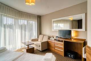 Курортные отели White Resort Крыница-Морска Двухместный номер Делюкс с 1 кроватью, дополнительной кроватью, балконом и видом на лес-16