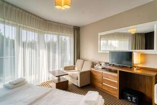 Курортные отели White Resort Крыница-Морска Двухместный номер Делюкс с 1 кроватью, дополнительной кроватью, балконом и видом на лес-17
