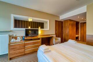 Курортные отели White Resort Крыница-Морска Двухместный номер Делюкс с 1 кроватью или 2 отдельными кроватями, балконом и видом на лес-7