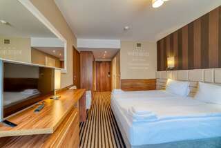 Курортные отели White Resort Крыница-Морска Двухместный номер Делюкс с 1 кроватью или 2 отдельными кроватями, балконом и видом на лес-8