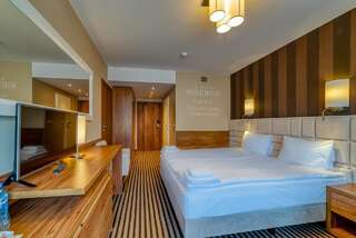 Курортные отели White Resort Крыница-Морска Двухместный номер Делюкс с 1 кроватью или 2 отдельными кроватями, балконом и видом на лес-10