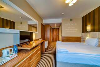 Курортные отели White Resort Крыница-Морска Двухместный номер Делюкс с 1 кроватью или 2 отдельными кроватями, балконом и видом на лес-11