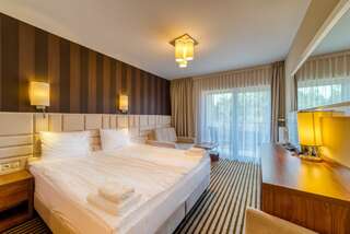 Курортные отели White Resort Крыница-Морска Двухместный номер Делюкс с 1 кроватью, дополнительной кроватью, балконом и видом на лес-24
