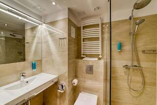 Курортные отели White Resort Крыница-Морска Двухместный номер Делюкс с 1 кроватью или 2 отдельными кроватями, балконом и видом на лес-12